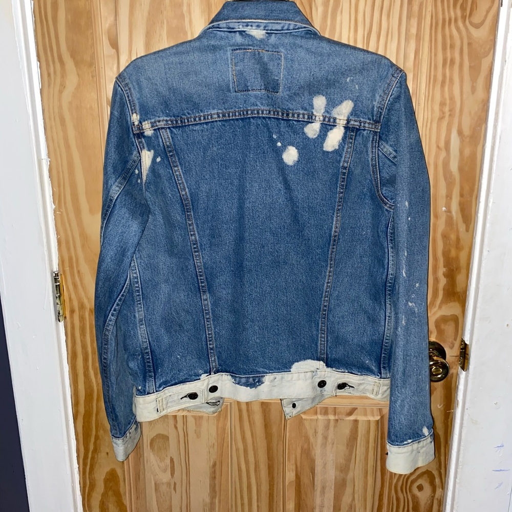 I am selling a jean jacket,in good condition!